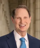 Ron Lee  Wyden